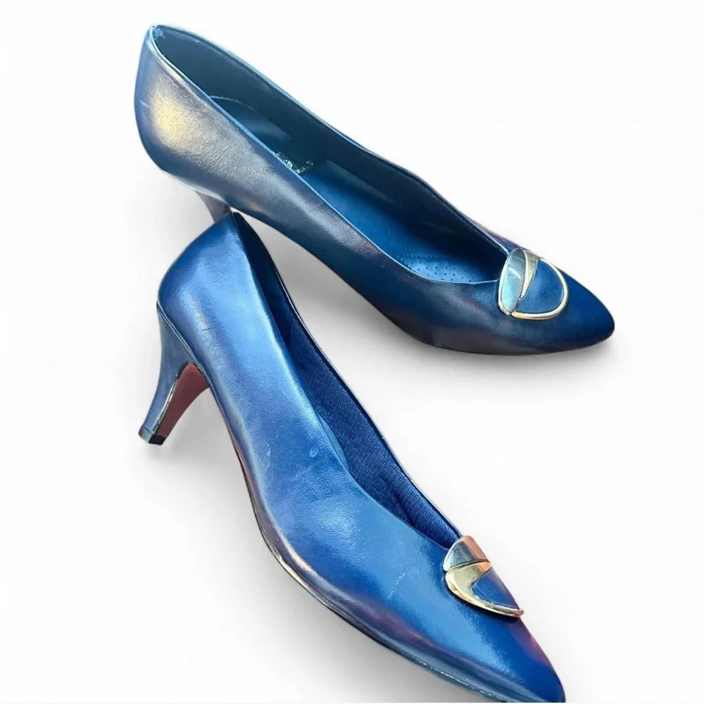 VTG Soft Flexible by Highlights Navy Kitten Heel Pumps with Gold/Silver Accent - Picture 4 of 9
